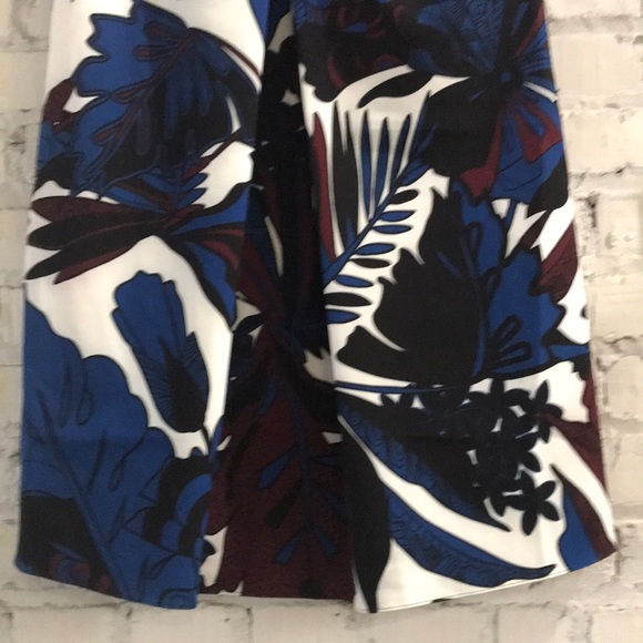 Avanna Woodblock Leaf Shift Dress - Picture 4 of 8